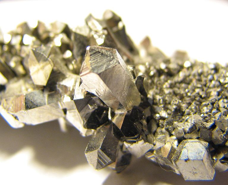 Niobium_crystals_1-5a921d65eb97de00373f433a.jpg